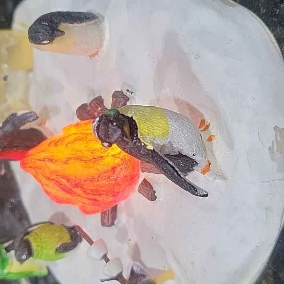 Penguin WarmupRetired With Box Light Up - Picture 3 of 7